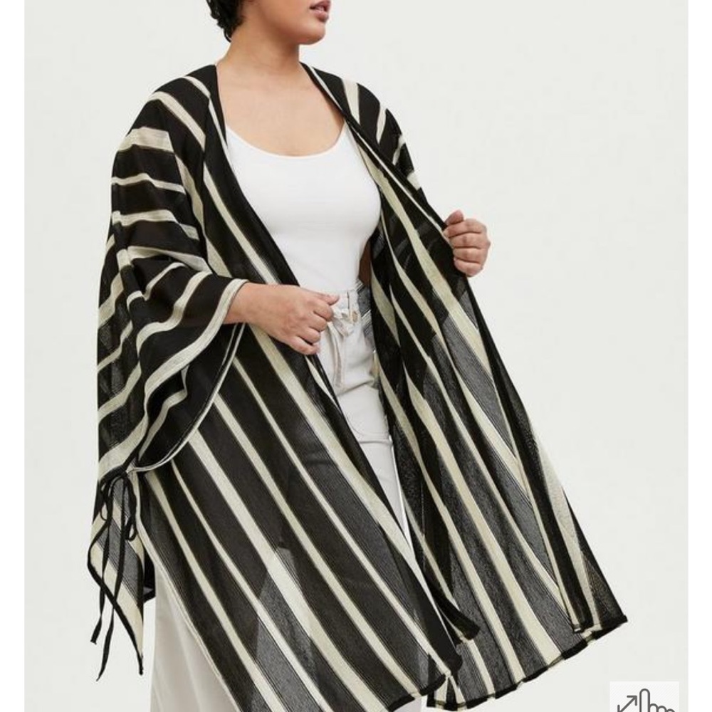 BLACK & IVORY STRIPE RUANA - Picture 3 of 4